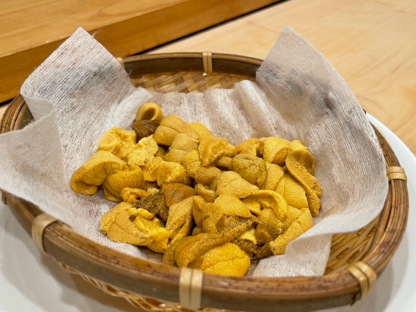 雲丹の旬を迎えています。